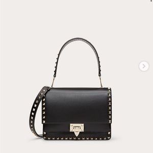 🔥 RARE Valentino Rockstud shoulder / crossbody bag in black & gold hardware